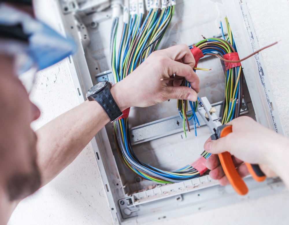 Know About The Top 10 Things To Consider When Hiring An Electrical Service Company