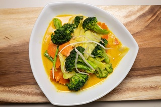 Fresh mixed vegetables in curry sauce