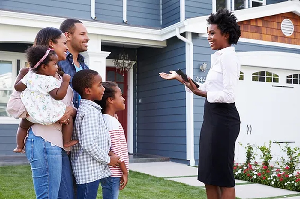 Hopping on the Real Estate Agent Bandwagon? 3 Things You Need to Know First