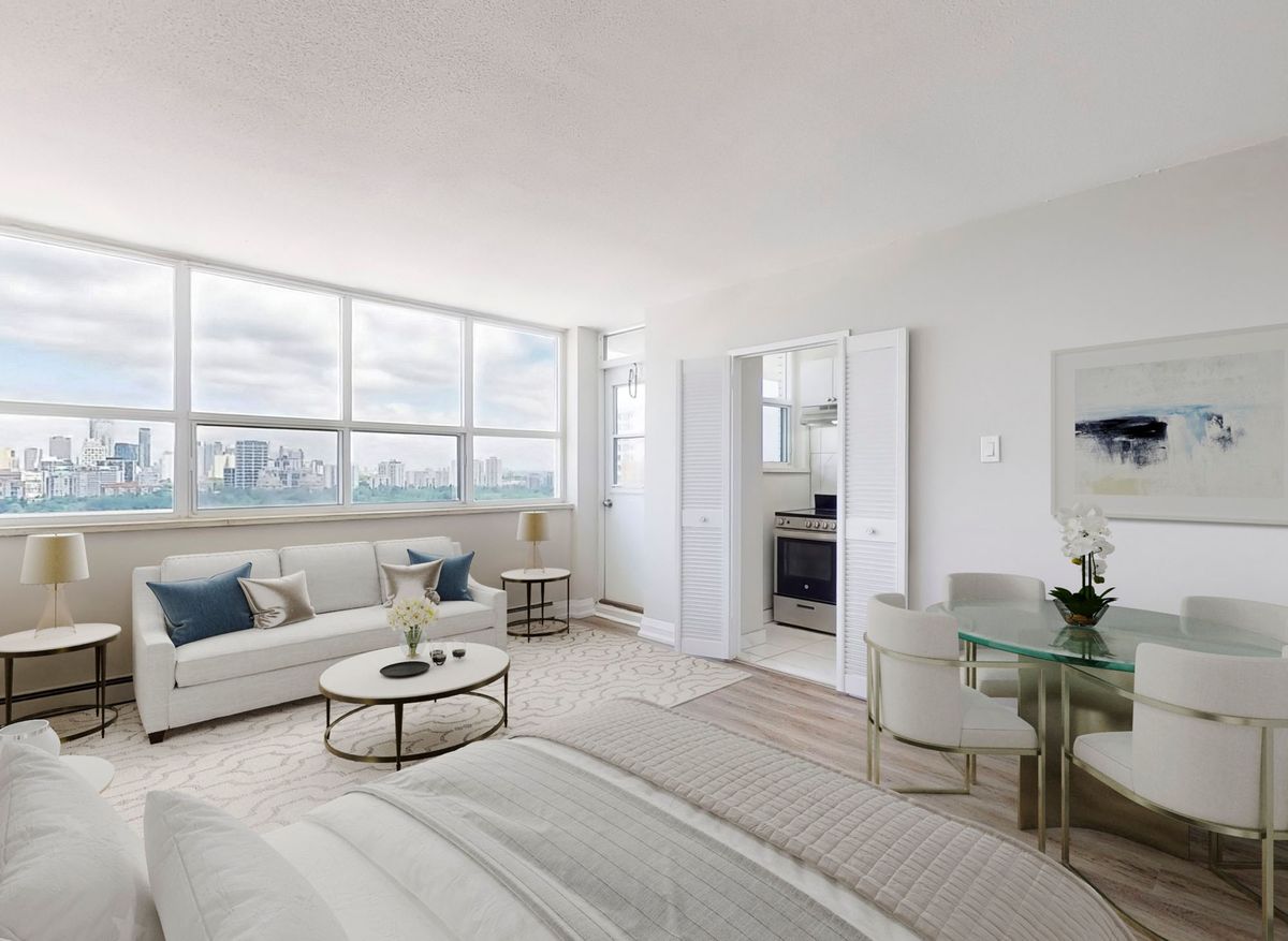 toronto midtown spacious room