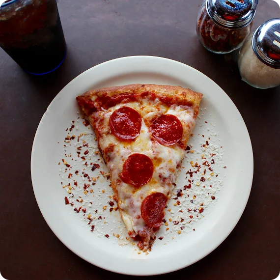 Gourmet Al Forno Pizza in Oak Bay Restaurant