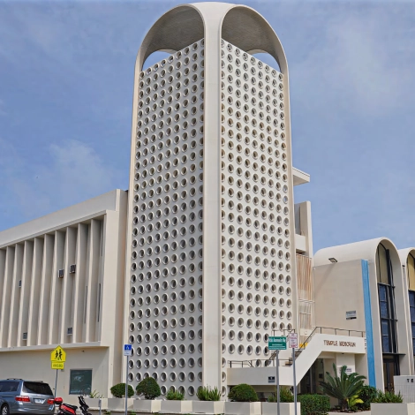 Temple menorah Miami Beach