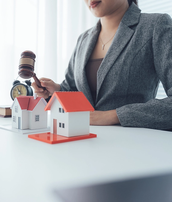 Divorce Appraisal expert meeting with client