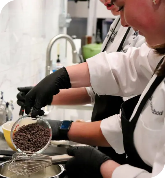 Farm‑to‑table Culinary Events in Nashville group cooking outdoors