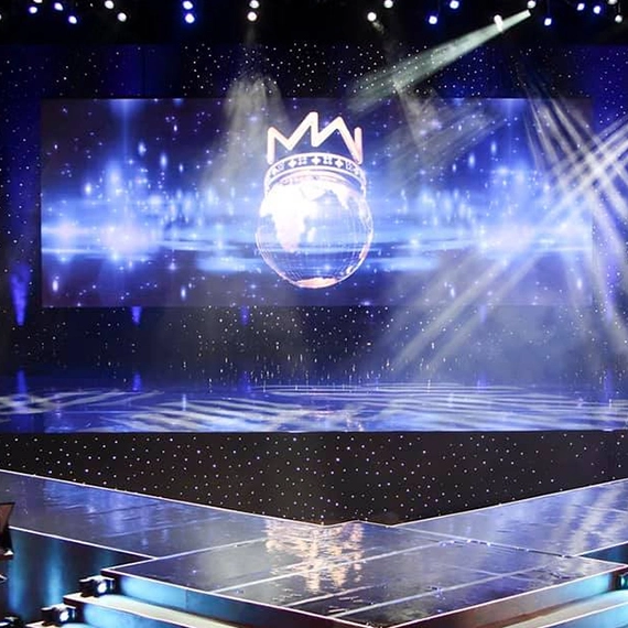 Event Management in Maryland team coordinating staging setup