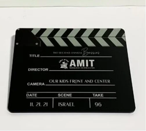 Magnetic Wall Frames for Flexible Display Solutions