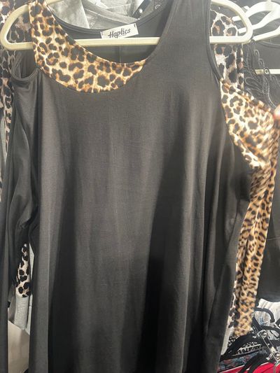 Plus Size Lepard Sleeve Top