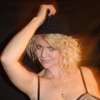 Madonna Quiff Hat.webp