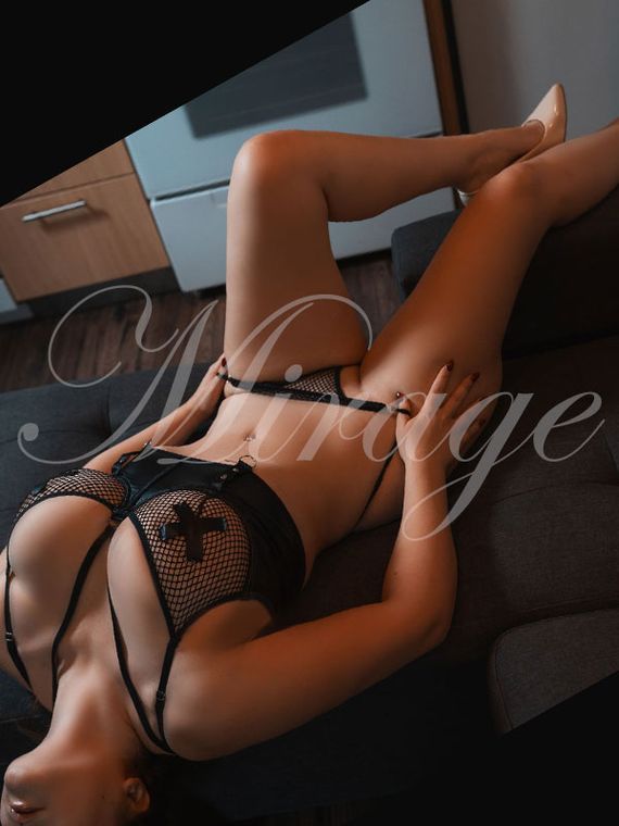 Kiara ♛ *NEW* Platinum VIP