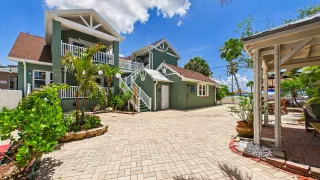  Sea Breeze Manor Inn