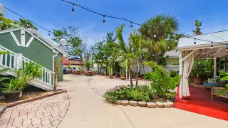  Sea Breeze Manor Inn