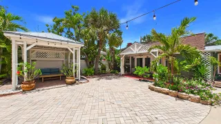  Sea Breeze Manor Inn