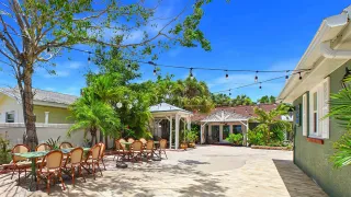 Sea Breeze Manor Inn
