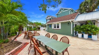  Sea Breeze Manor Inn