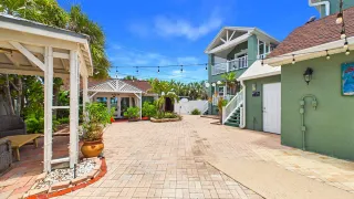 Sea Breeze Manor Inn