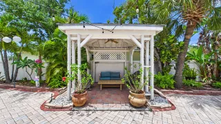  Sea Breeze Manor Inn