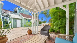  Sea Breeze Manor Inn