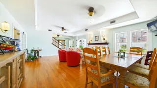 Sea Breeze Manor Inn