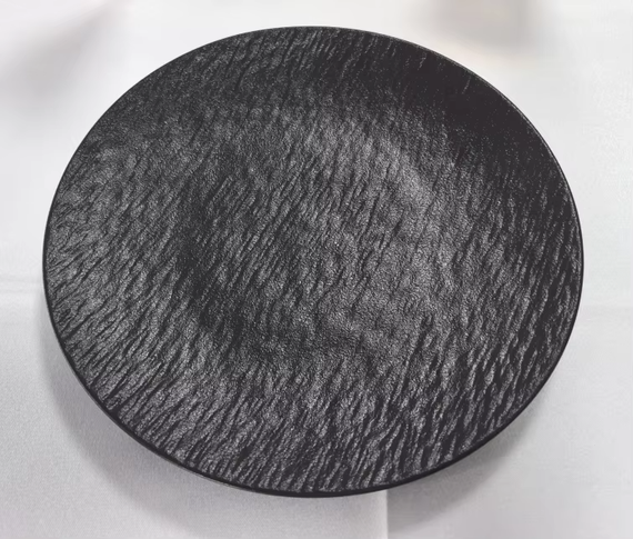 Black Round Hammered Pattern Plates