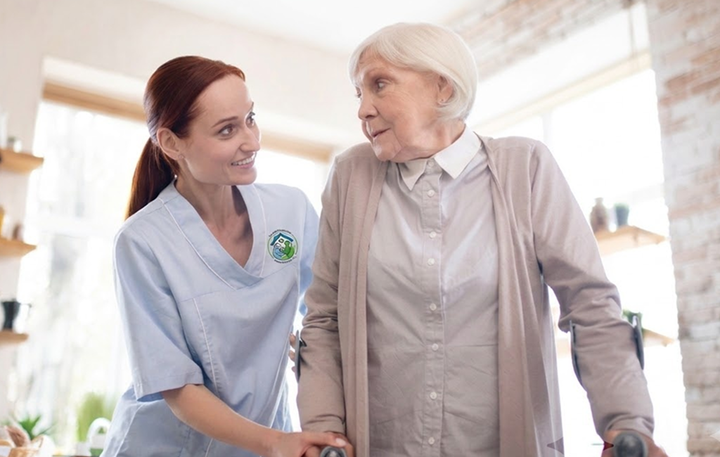 Trained caregiver providing Senior Home Care Calgary Services for safe and independent living