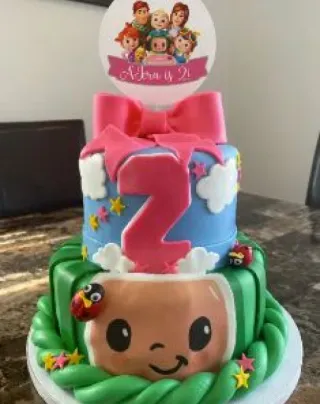 Custom-Cakes (1).webp