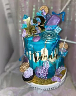 Custom-Cakes (3).webp
