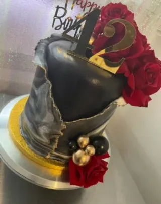 Custom-Cakes (5).webp