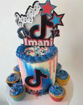 Custom-Cakes (11).webp