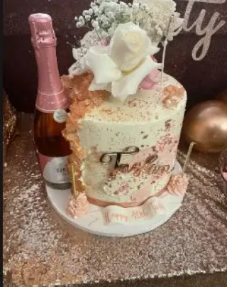Custom-Cakes (16).webp